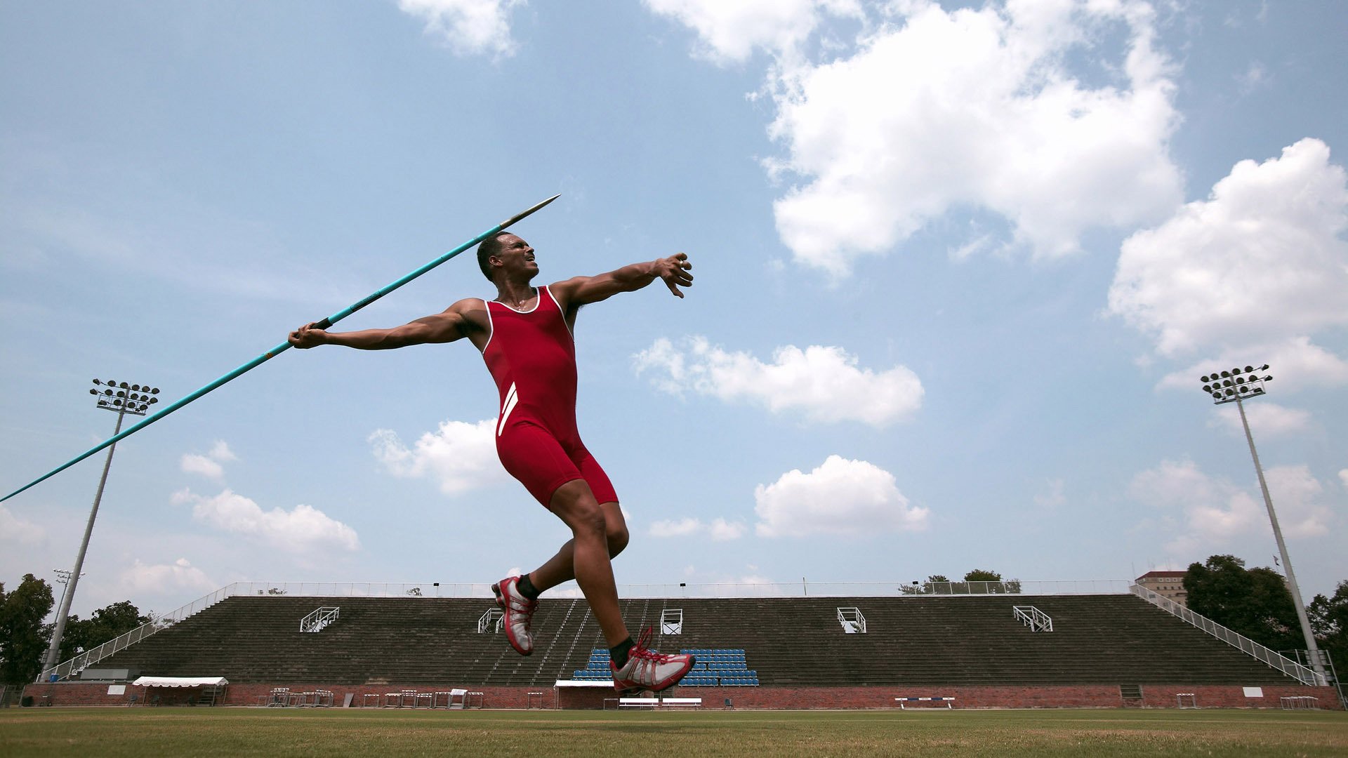 “速度的狂欢：每一圈都令人振奋”，速度 v