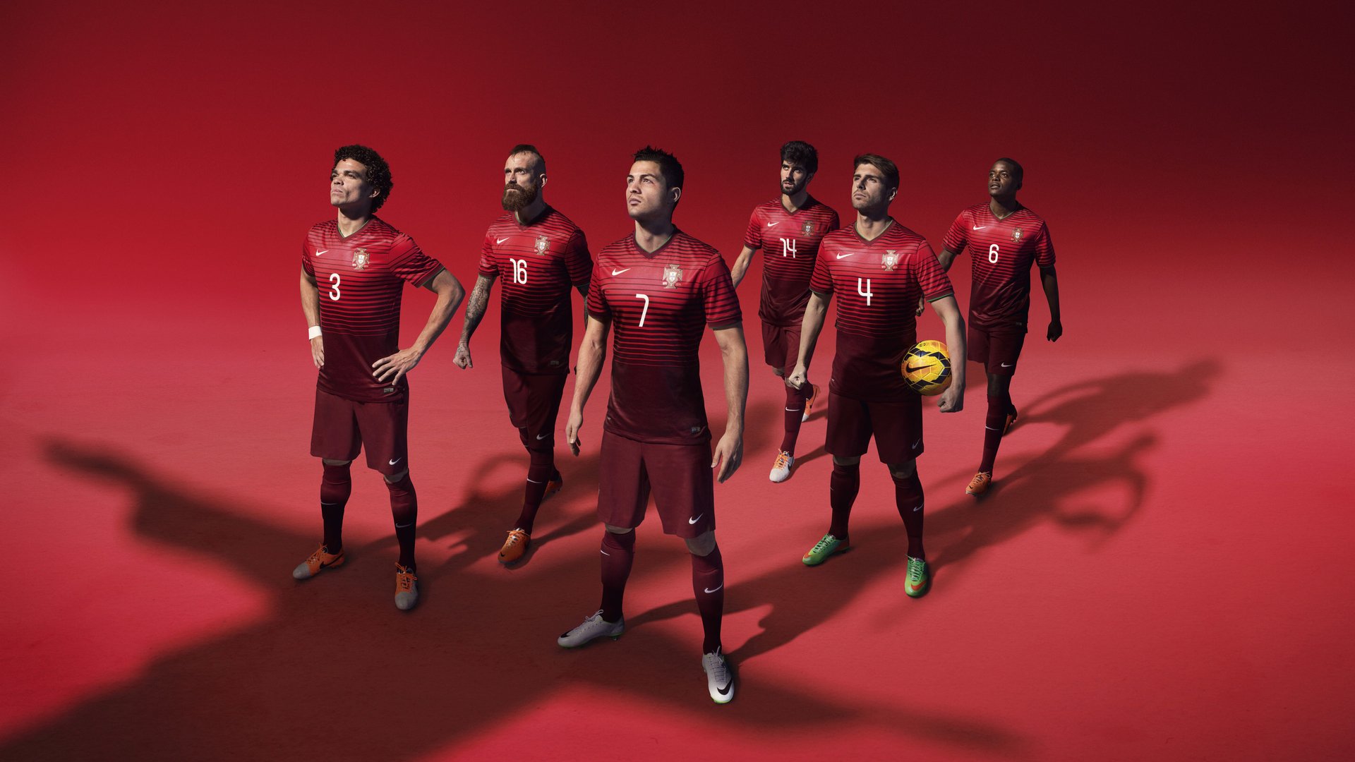 传奇再续：足球明星的“退役人生”分享，足球球员退役视频