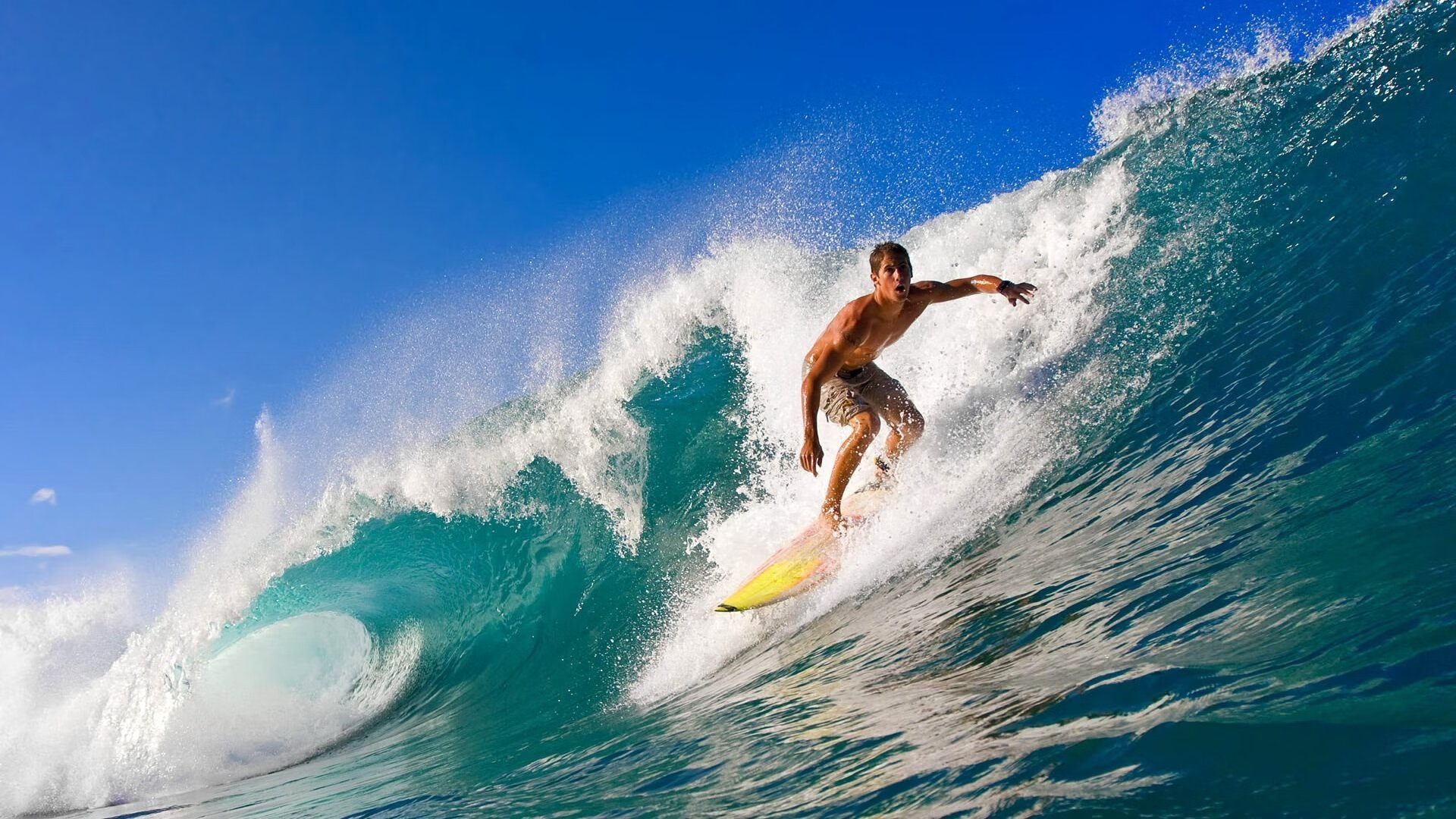 英超战术演变趋势：高压逼抢与快速反击并重，英超高位压迫